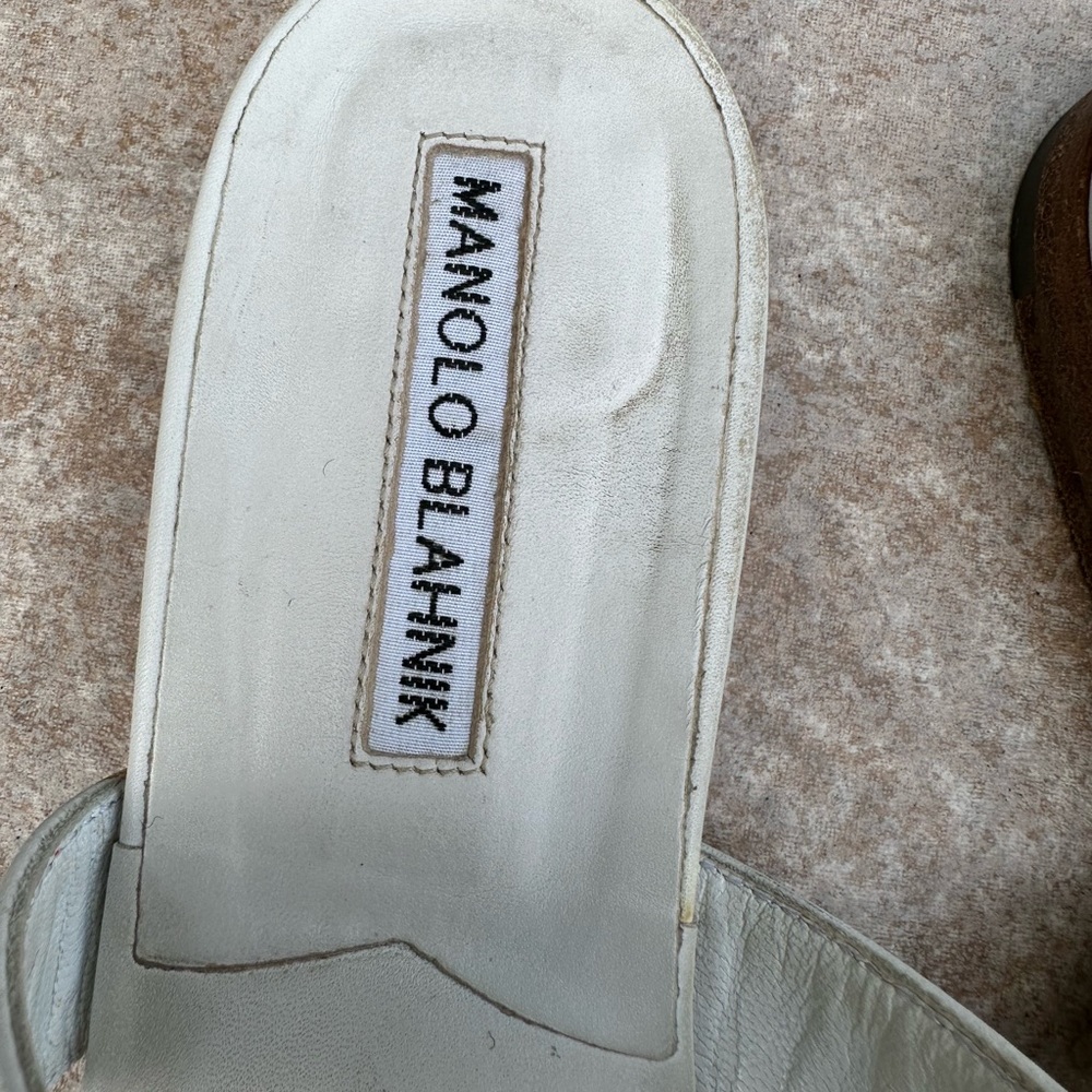 Manolo Blahnik
Susa Flat Leather Sandals - Picture 5 of 15